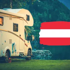 Kamper nad jeziorem w Austrii. Może czas na pyszne przepisy na grilla dla psa?