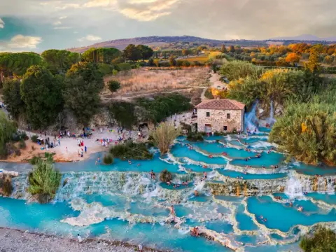 Włoskie termy kamperem - Saturnia, Bormio i Ischia