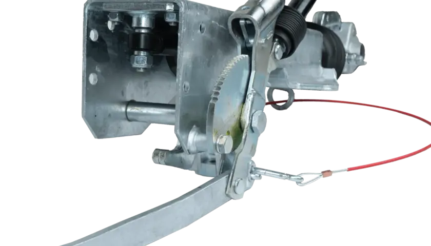 Mechanizm hamulca najazdowego z zębatką i linką, pokazujący, jak zablokować hamulec najazdowy do cofania.
