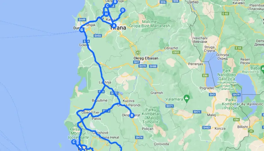 Trasa kamperem po Albanii: Durrës, Tirana, Elbasan, Berat, Pogradec. Widok mapy z zaznaczoną trasą podróży.