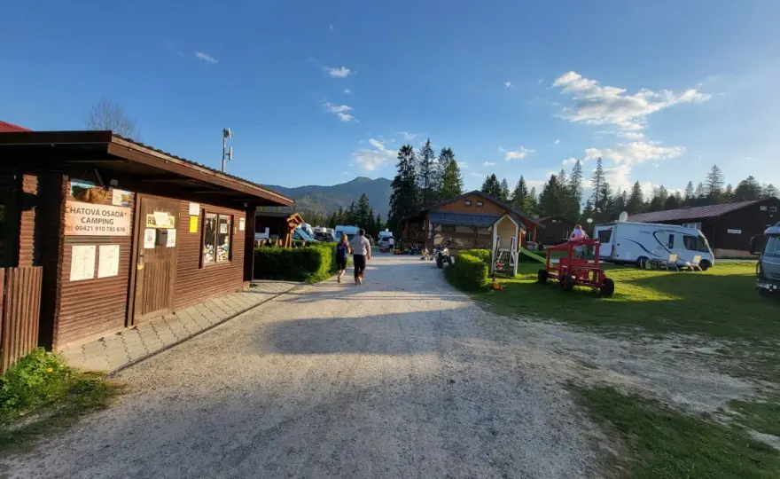 Camping w Oravicach - ceny, termy i miejsce dla kampera