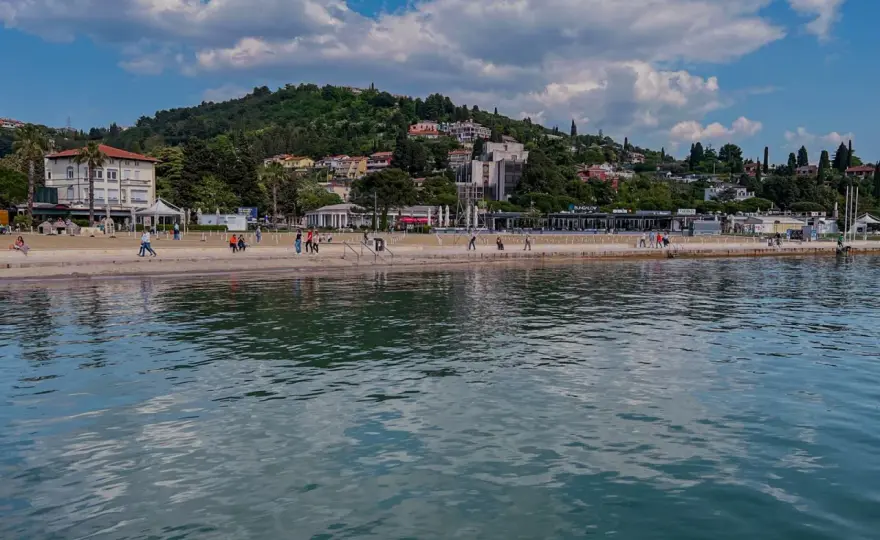 Najpiękniejsze plaże Słowenii - przewodnik dla kamperowiczów