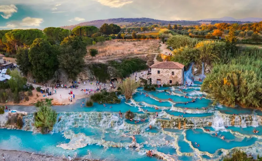 Włoskie termy kamperem - Saturnia, Bormio i Ischia
