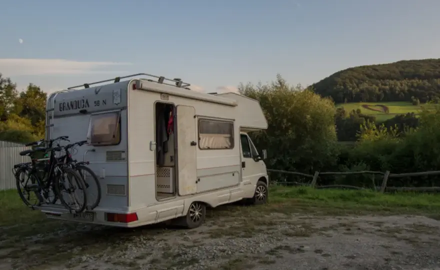 Bieszczady kamperem - trasa, atrakcje i legalne postoje