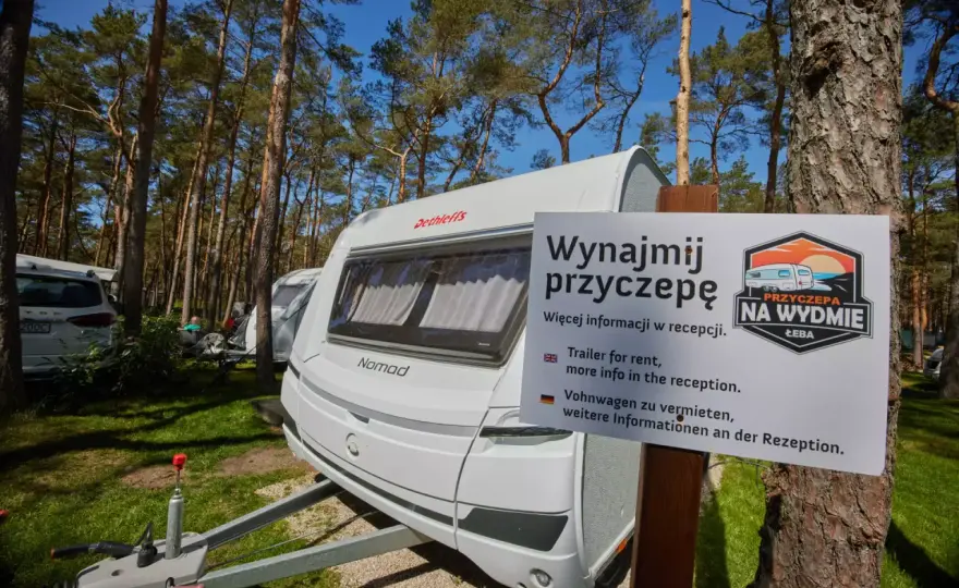 Przyczepa kempingowa nad Bałtykiem - wynajem czy własny zestaw?