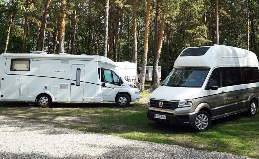 Jakie prawo jazdy na kampera? Sprawdź DMC pojazdu