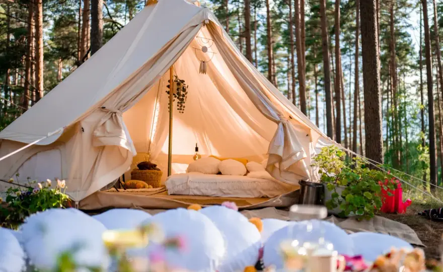Glamping w Polsce - co to jest, ile kosztuje i jak wybrać miejsce