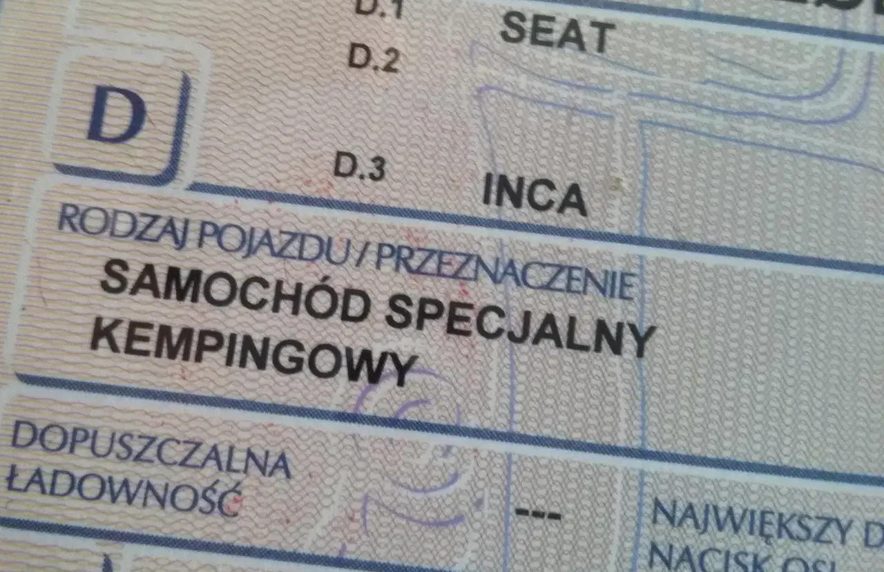 Zmiana rodzaju pojazdu z ciężarowego na specjalny kempingowy. Seat Inca.